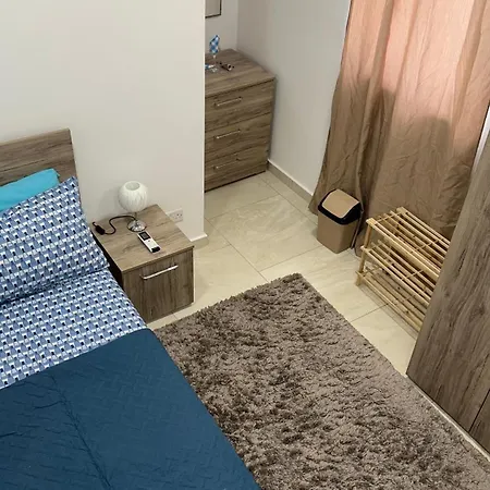 Your Elegant Away From Shared Only With Host Kwatera prywatna