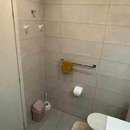 Your Elegant Away From Shared Only With Host Kwatera prywatna