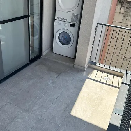 Habitación en casa particular Your Elegant Away From Shared Only With Host