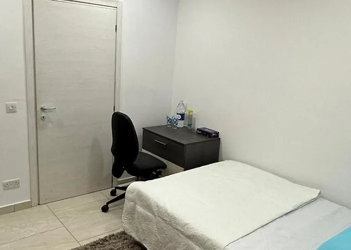 Alloggio in famiglia Your Elegant Away From Shared Only With Host Żebbuġ