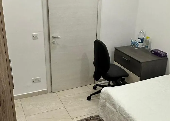 Your Elegant Away From Shared Only With Host Alloggio in famiglia