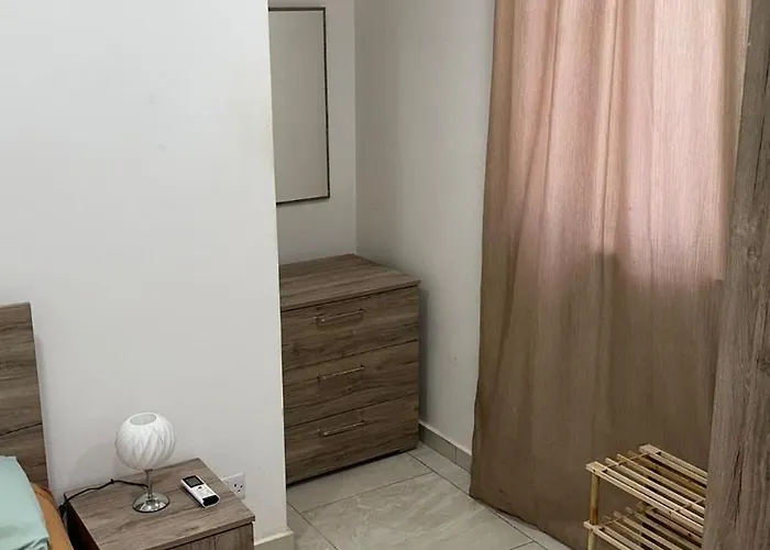 Alloggio in famiglia Your Elegant Away From Shared Only With Host Żebbuġ